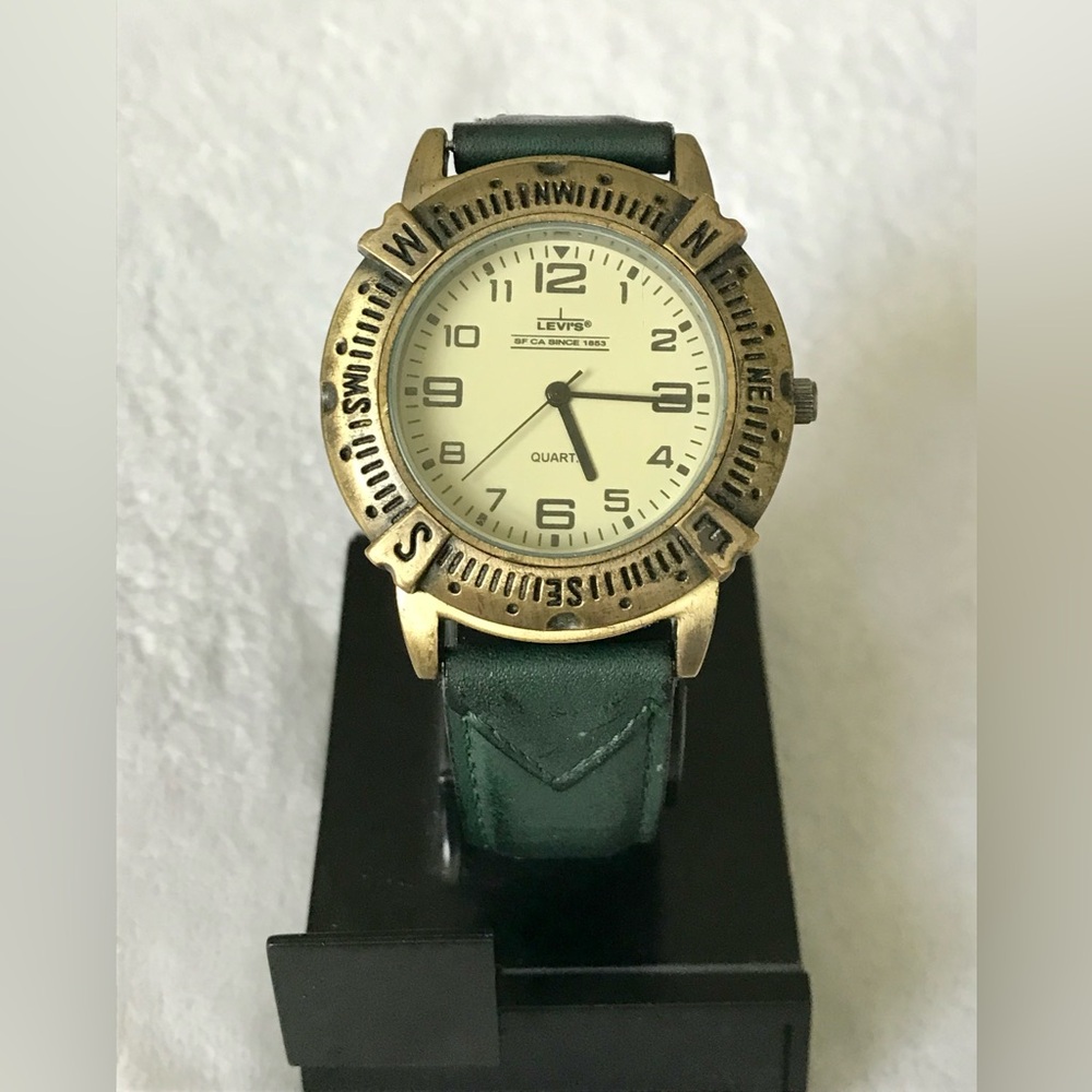 Levi’s Vintage 90’s era Compass Bezel 40mm Mens Watch Leather Band